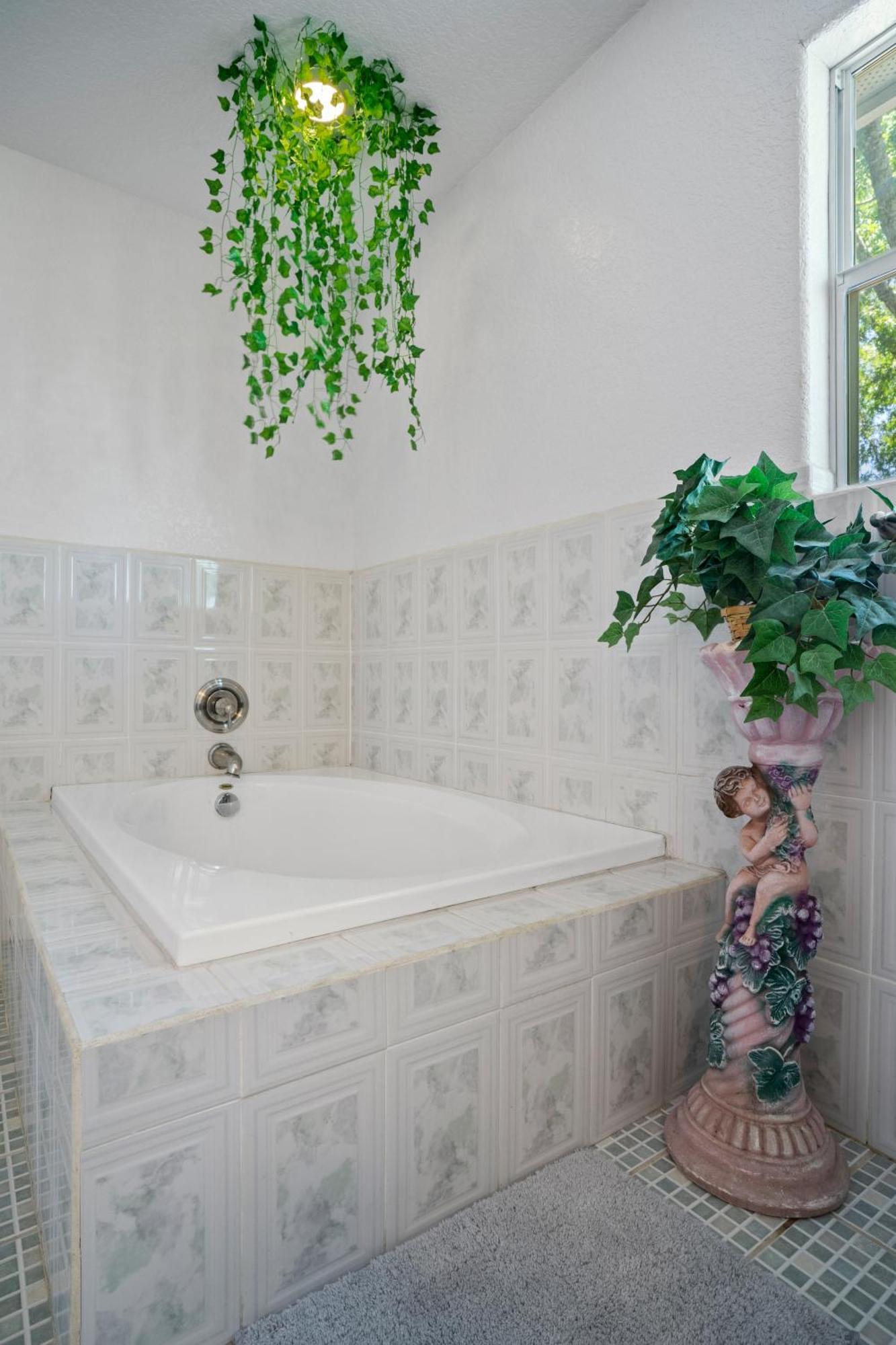 Villa Bamboo Oasis-Relaxing Hot Tub-Family Time à San Antonio Extérieur photo